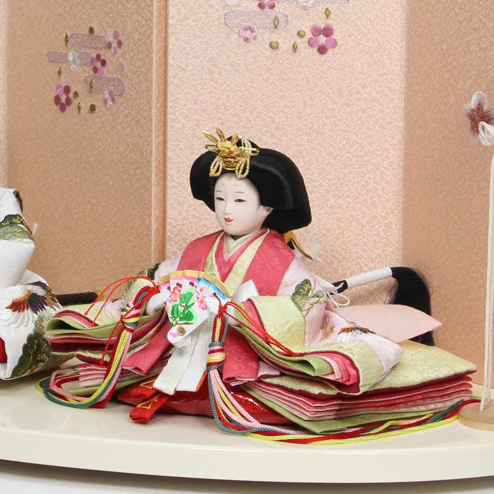 鶴の白 【陽だまり飾台・梅かすみ屏風】