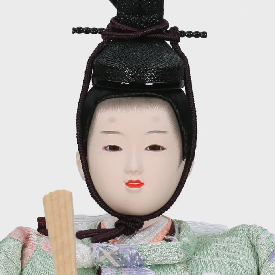 兎　【木目飾台・かすみ屏風】