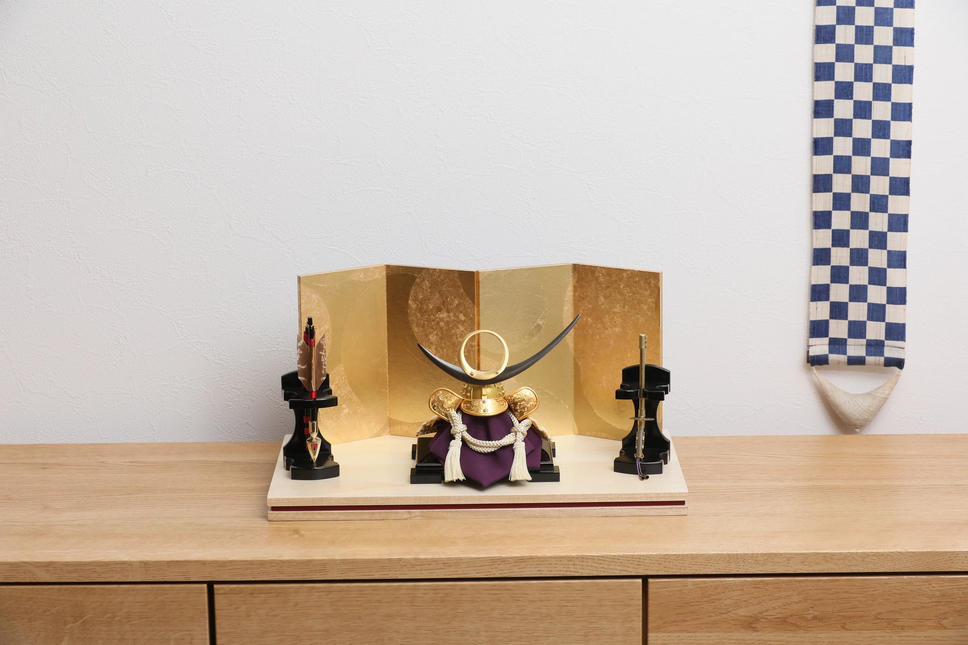 日輪上杉 【いろみ飾台・円金屏風】 – 横手人形オンラインストア